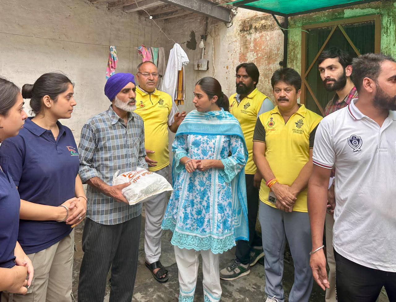 SDM visits flood-hit villages of Chabbewal, distributes relief materials.